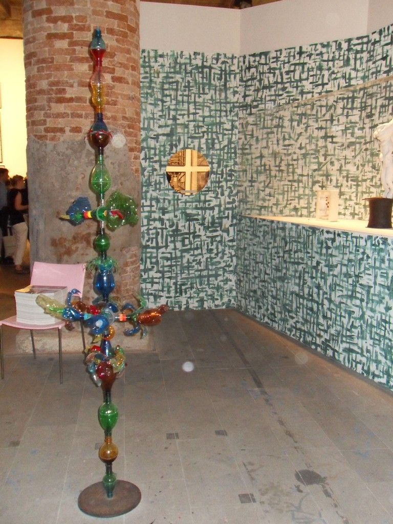 Franz West, Extroversion 8 mit Franz Kapfer, 2000-2011, Installation im Arsenale, Biennale von Venedig 2011; Foto: Alexandra Matzner.
