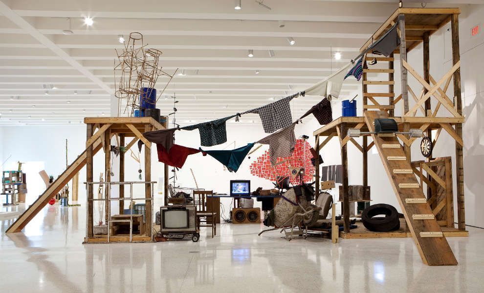 Abraham Cruzvillegas, The Autoconstrucción Suites, 2013, Ausstellungsansicht Walker Art Center, Minneapolis, © Abraham Cruzvillegas