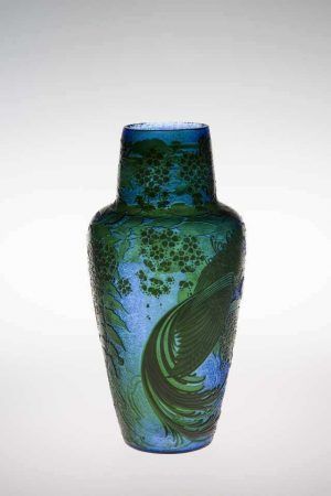 Adolf Beckert, Vase, vor 1911; Überfangglas, Cameoglas, geätzt, Ausführung: Susanne Loetz, Klostermühle (© MAK/Katrin Wißkirchen)