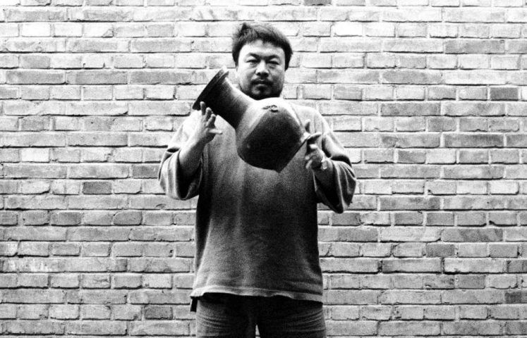 Ai Weiwei, Dropping a Han Dynasty Urn, Detail, 1995, Schwarz-weiß Fotografien (Triptychon) (Images courtesy of the artist, Privatsammlung)