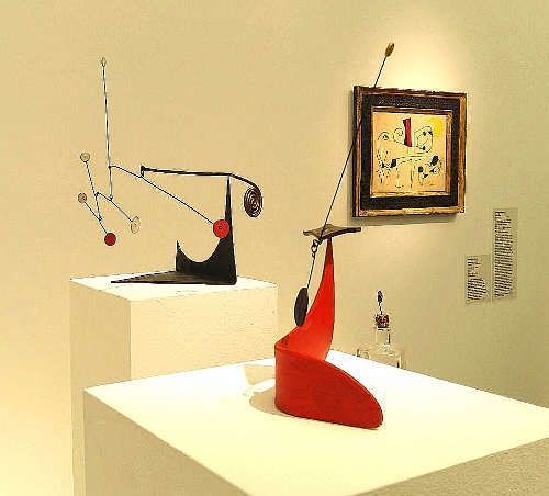 Alexander Calder und Jóan Miro bei Galerie Thomas © Künstler und Galerie, Foto: Eva Pakisch