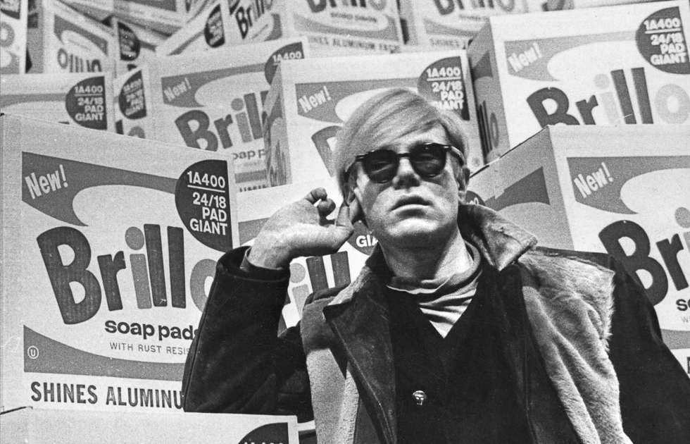 Andy Warhol vor der Brillo-Box, 1968
