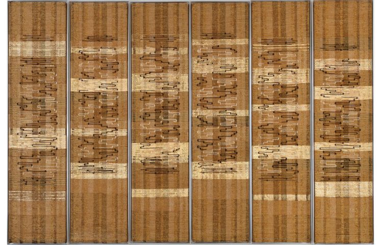 Anni Albers, Ark panels for Congregation B’nai Israel, Woonsocket, Rhode Island, 1962, Jute, Baumwolle und Lurex auf Holz- und Aluminiumpanels Aufgezogen, 161,9 × 245,2 cm (Foto: Tim Nighswander / Imaging4Art © 2024 The Josef and Anni Albers Foundation / ProLitteris, Zurich)