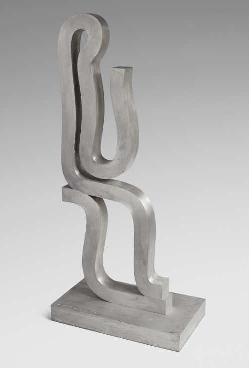 Joannis Avramidis, Sitzende Figur (Bandfigur), 1970/1982, Aluminium massiv (Kaltarbeit), H: 159,5 cm, Atelier Joannis Avramidis © Julia Frank-Avramidis, Foto Lempertz