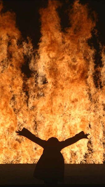 Bill Viola, Fire Woman, 2005. Video/sound installation. Performer: Robin Bonaccorsi (Courtesy Bill Viola Studio; Photo Kira Perov)