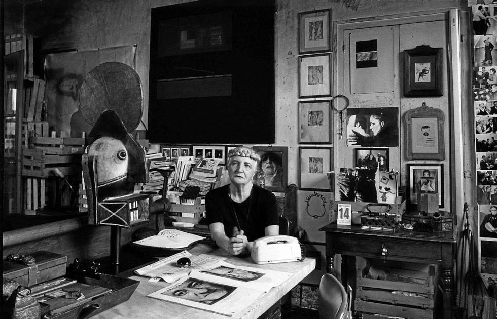 Carol Rama in ihrem Atelier in Turin, um 1980, Foto Pino dell'Aqulia