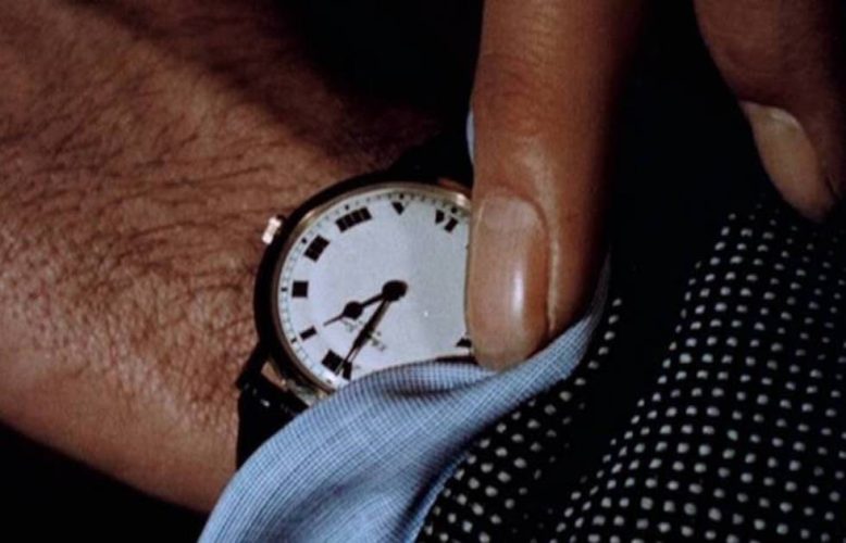 Christian Marclay, The Clock, Film-Still, 2010, Video (Schwarzweiß und Farbe, Ton), 24 Std. (The Museum of Modern Art, New York. Versprochenes Geschenk aus der Sammlung von Jill und Peter Kraus. © 2024 Christian Marclay. Mit freundlicher Genehmigung von Paula Cooper Gallery und White Cube)