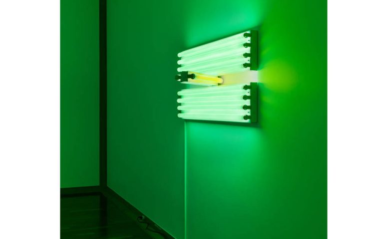 Dan Flavin, Untitled (For the Vernas on opening anew), 1993, Kunsthalle Bielefeld, Foto: Philipp Ottendörfer