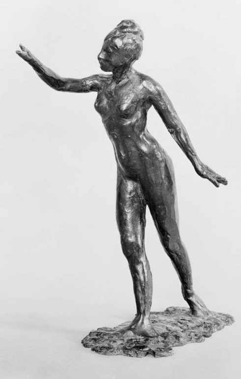 Edgar Degas, Tänzerin, große Arabeske, erste Position, 1882–1895, Bronze, 49 x 38,5 cm (Musée d'Orsay, Paris, erworben durch die Großzügigkeit der Erben des Künstlers und der Gießerei Hébrard, 1931 bpk | RMN - Grand Palais)