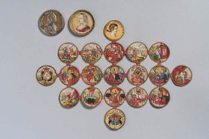 Matthäus Donner / Andreas Vestner, Maria Theresia, Schraubmedaille, Silber, innen Bildeinlage aus Papier (Wien, Kunsthistorisches Museum, Münzkabinett Inv.-Nr. 5955/1914B © KHM-Museumsverband)