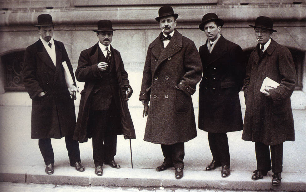 Futuristen in Paris, von links nach rechts: Luigi Russolo, Carlo Carrà, Filippo Tommaso Marinetti, Umberto Boccioni und Gino Severini, 1912