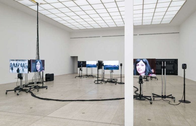 Gerard Byrne und Sven Anderson, A Visibility Matrix, 2018, Ausstellungsansicht Secession 2019, Foto: Iris Ranzinger