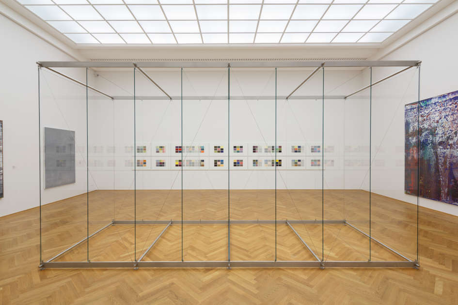 Gerhard Richter, 9 Stehende Scheiben (879-3), 2002/2010, Glas und Stahlkonstruktion, 334 x 207 x 550 cm (© Gerhard Richter 2021 (0165/2021), Foto: David Brandt, SKD)