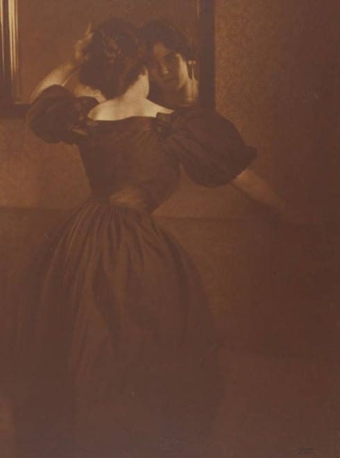 Heinrich Kühn, Frau vor dem Spiegel, 1906 (Städel Museum, Frankfurt)