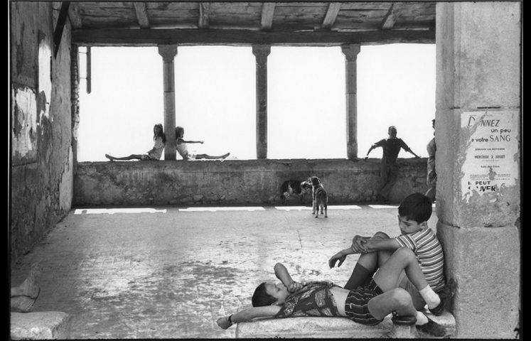 Henri Cartier-Bresson, Simiane-la-Rotonde, 1969, Silbergelatineduck von 1973 (© Fondation Cartier-Bresson / Magnum Photos)