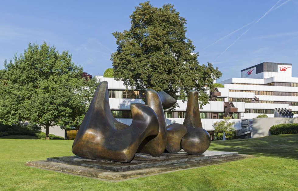 Henry Moore, Three Piece Sculpture: Vertebrae, 1968-69 (Münster, LBS Westdeutsche Landesbausparkasse, Foto LWL/Hanna Neander)