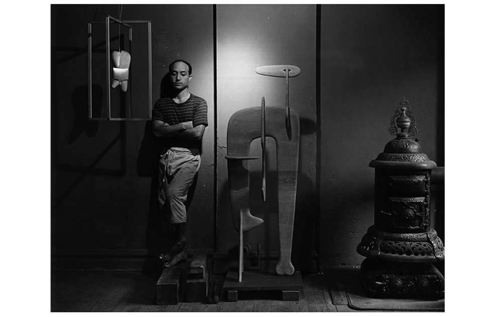 Isamu Noguchi, 4.7.1947, Foto: Arnold Newman (© Arnold Newman Collection / Getty Images / INFGM / ARS – DACS)