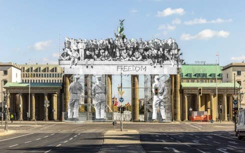 JR, Giants, Brandenburg Gate, September 27th 2018, 01.14 p.m. © JR-Iris Hesse-Ullstein Bild-Roger-Viollet, Berlin, Germany, 2018