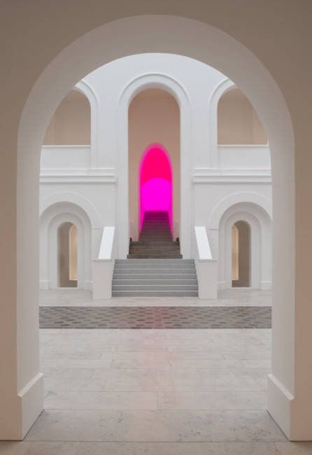James Turrell, A CHAPEL FOR LUKE and his scribe Lucius the Cyrene (rot), Installationsansicht Diözesanmuseum Freising © James Turrell