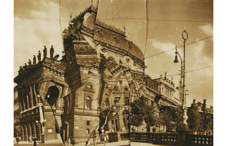 Jiří Kolář, Das ausruhende Nationaltheater, 1960 (Lentos Kunstmuseum Linz, Bildrecht, Wien 2026)