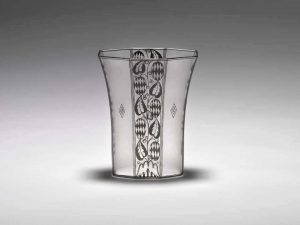 Josef Hoffmann, Vase, 1913; farbloses Glas, geätzt, Bronzitdekor, Ausführung: eine böhmische Manufaktur für J. & L. Lobmeyr, Wien (© Peter Kainz/MAK)