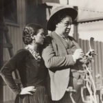 Kahlo und Rivera, Times Wide World Fotos: „A Mexican Artist Records his First Impressions of San Francisco“, 1930, Gelatinsilberabzug, 19,2 x 23,8 cm (The New York Times Collection, MoMA, New York, © 2026 Times Wide World Photos)
