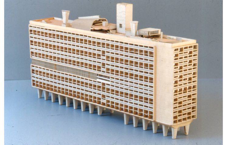 Le Corbusier (Charles-Edouard Jeanneret), Unité d’Habitation Marseille, Holzmodell, 111 × 101 × 48 cm (Fondation Le Corbusier © 2025, ProLitteris, Zurich)