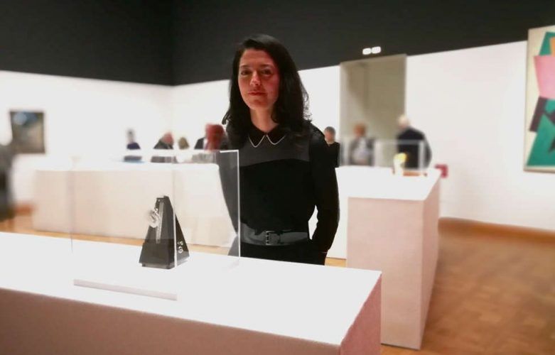 Lisa Ortner-Kreil in der Man Ray Ausstellung, Wien 2018, Foto: Alexandra Matzner, ARTinWORDS