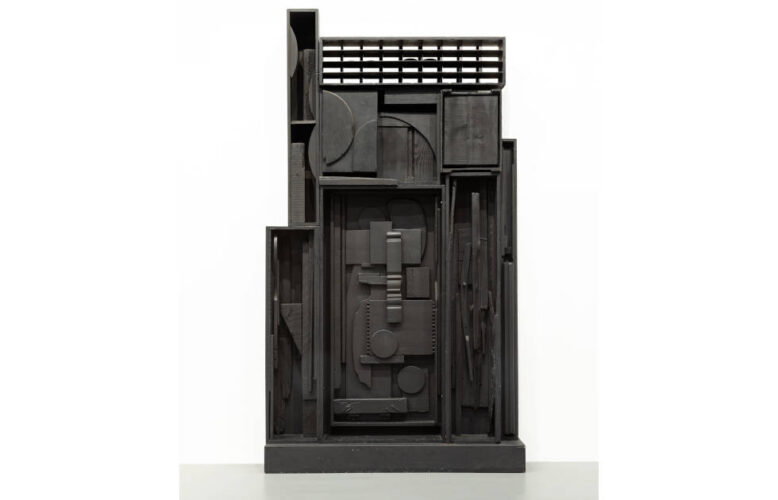 Louise Nevelson, Night Sun I, 1959 (Privatsammlung, Courtesy Gió Marconi, Mailand © VG Bild-Kunst, Bonn 2024, Foto: Fabio Mantegna)