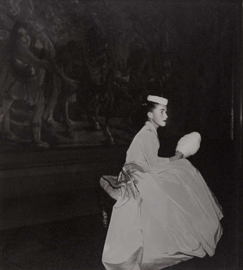 Madame d’Ora, Comtesse Heléne Costa de Beauregard, 1953, Silbergelatineabzug, 25,7 x 22,9 cm (© Museum für Kunst und Gewerbe Hamburg)