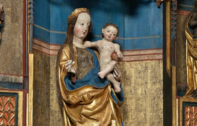 Unbekannte Werkstatt, Madonna mit Kind aus dem Rothenschirmbacher Altar, um 1495, Lindenholz, Kreidegrundierung mit Metall- und Farbauﬂagen (Kulturstiftung Sachsen-Anhalt, Kunstmuseum Moritzburg Halle (Saale), Foto: Punctum/Bertram Kober)