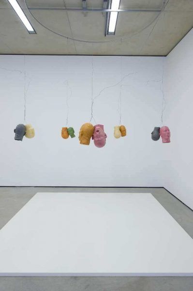 Bruce Nauman, Ten Heads Circle/ In and Out, 1990, Kunstmuseum Wolfsburg, Foto: Helge Mundt © VG Bild-Kunst, 2016
