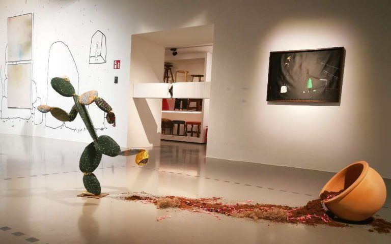 Nilbar Güreş, Escaping Cactus, Ausstellungsansicht „ich weiß nicht. Wie die Beziehungen zwischen den Dingen wachsen“ im MAK, 2017, Foto: Alexandra Matzner, ARTinWORDS.