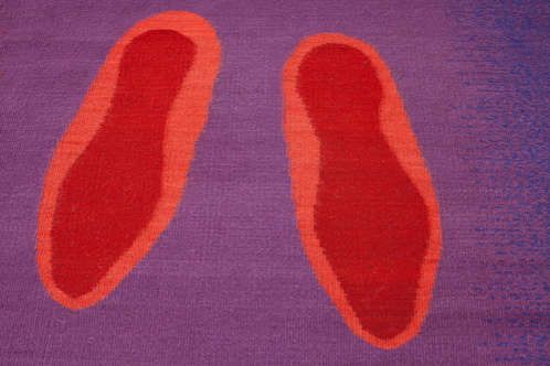 Polly Apfelbaum, Deep purple, Red Shoes, 2015, Courtesy die Künstlerin, Galerie nächst St. Stephan, Alexander Gray Associates und Frith Street Gallery Be-Part, Wareham, Belgien