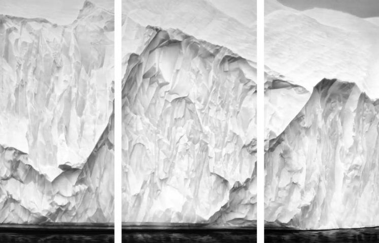Robert Longo, Untitled (Iceberg for Greta Thunberg), 2020, Kohle auf Papier (Robert Longo/Metro Pictures, New York; Jeffrey Deitch, Los Angeles)