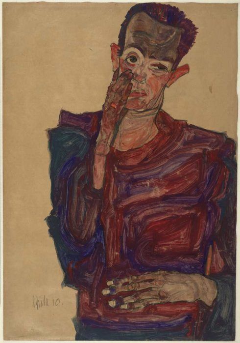 Egon Schiele, Selbstbildnis mit herabgezogenem Augenlid, 1910, Kreide, Pinsel, Aquarell, Deckfarben auf braunem Packpapier (Albertina, Wien)