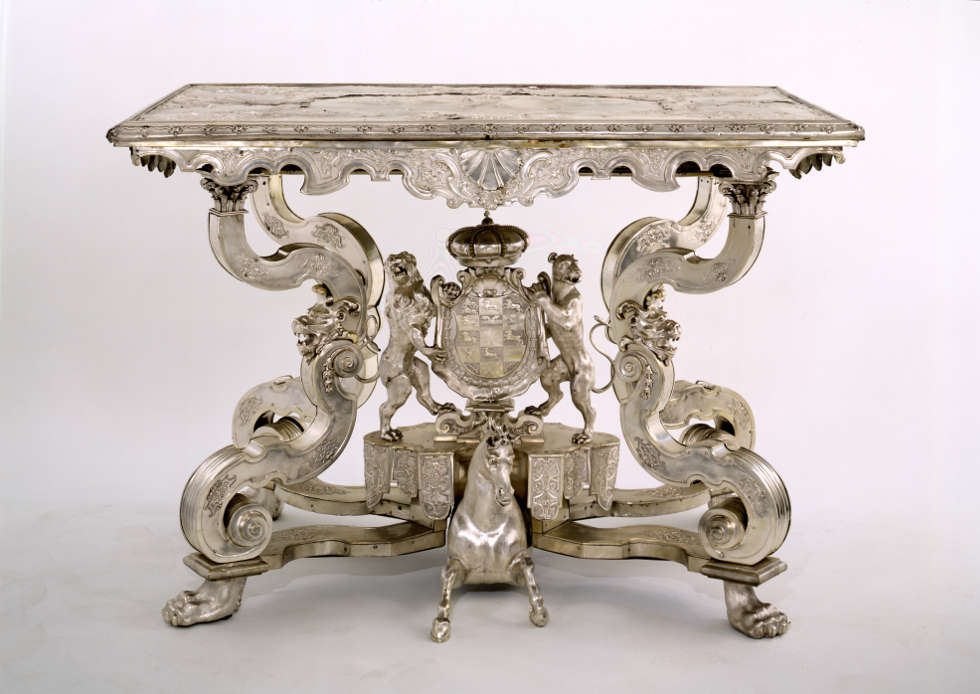 Silbertmöbel der Welfen, Tisch, 1725-1730 © Bayerisches Nationalmuseum, Foto: Walter Haberland