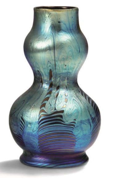 Vase, 1899, Glasfabrik Johann Lötz Witwe, Klostermühle, Glas mit Unterfang und Fadenauflage (Bröhan-Museum, Berlin, Foto: Martin Adam, Berlin)
