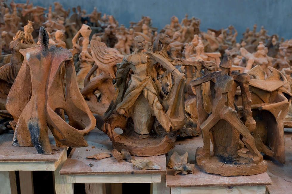 Vivan Sundaram, One and the Many (detail), (from 409 Ramkinkars), 400 terra cotta figurines (Collection the Artist, Photo: Gireesh G.V)