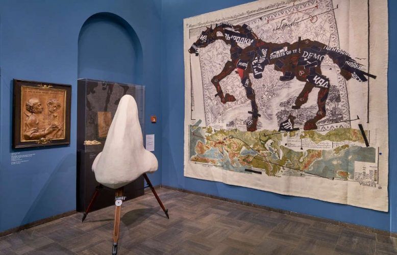 William Kentridge, Die Nase, Ausstellungsansicht „William Kentridge. O Sentimental Machine", Foto: Liebieghaus Skulpturensammlung, Frankfurt am Main