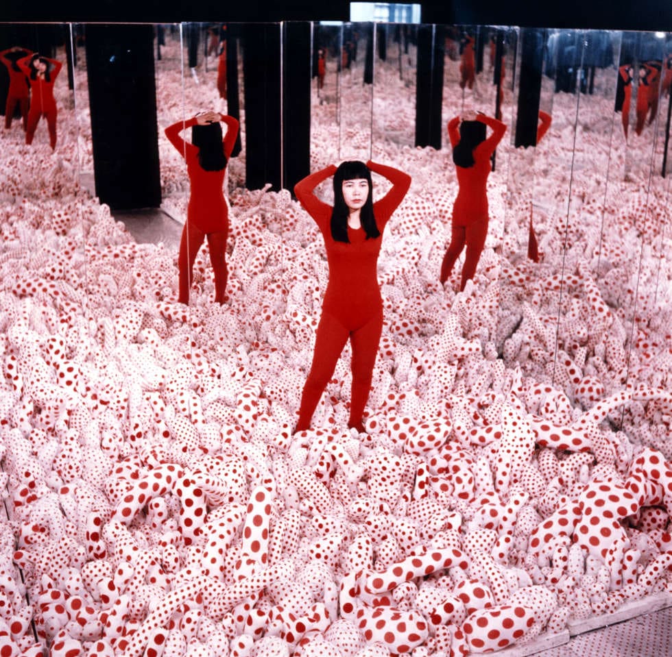 Yayoi Kusama, Infinity Mirror Room – Phalli’s Field, 1965, Installation, verschiedene Medien © YAYOI KUSAMA, Courtesy: Ota Fine Arts, Victoria Miro & David Zwirner