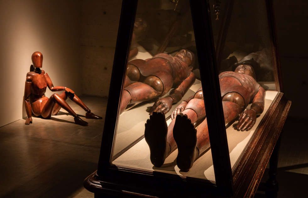 Ydessa Hendeles, Crypt, Detail, 2016, Ausstellungsansicht: Ydessa Hendeles. Death to Pigs, Kunsthalle Wien 2018, Foto: Stephan Wyckoff © Ydessa Hendeles, Courtesy die Künstlerin