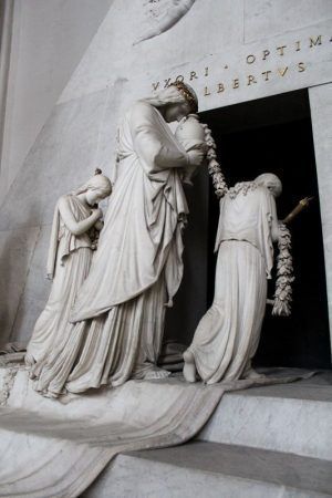 Antonio Canova, Grabmal für Erzherzogin Marie Christine von Sachsen-Teschen, 1800-1805, Urnenträgerin, Foto: Alexandra Matzner.