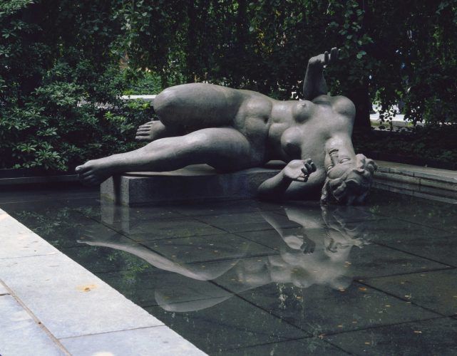 Aristide Maillol, Der Fluss, 1938–1943, Blei, 136,5 x 228,6 cm (Museum of Modern Art, New York)