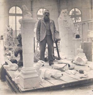 Eugène Druet, Auguste Rodin zwischen seinen Werken in seinem Atelier