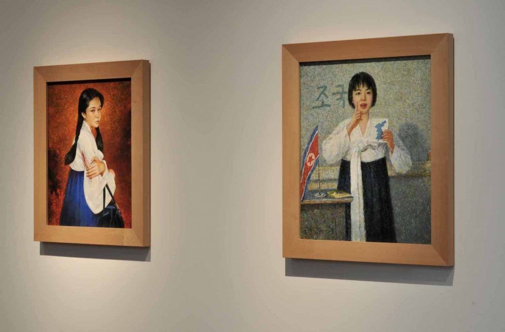 Porträts aus Nord-Korea, Blumen für Kim Il Sung. Kunst und Architektur aus der Demokratischen Volksrepublik Korea, MAK-Ausstellungshalle, Ausstellungsansicht 2010 © Wolfgang Woessner/MAK.