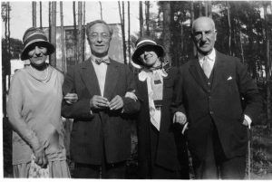 Irene Guggenheim, Wassily Kandinsky, Hilla Rebay und Solomon R. Guggenheim im Bauhaus, Dessau, 7.7.1930 (Courtesy of the Solomon R.Guggenheim Foundation, New York)