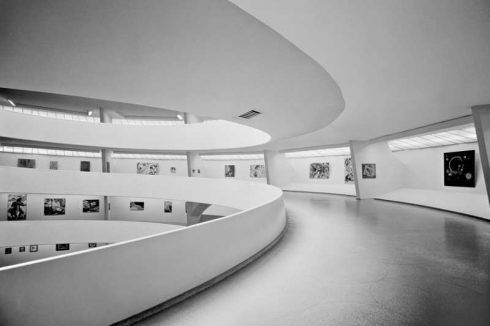 Ausstellungsansicht „Inaugural Selection“, Solomon R. Guggenheim Museum, New York, 21. Oktober 1959–19. Juni 1960.