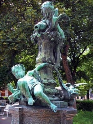 Gedenkbrunnen an Viktor Tilgner (1844-1896), Putti, 1902 aufgestellt, Foto: Alexandra Matzner.