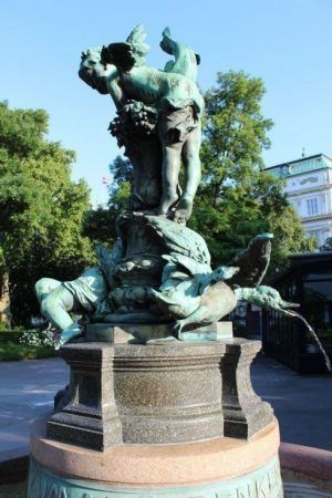 Gedenkbrunnen an Viktor Tilgner von Victor Tilgner 1844-1896, Ente, 1902 aufgestellt, Foto: Alexandra Matzner.